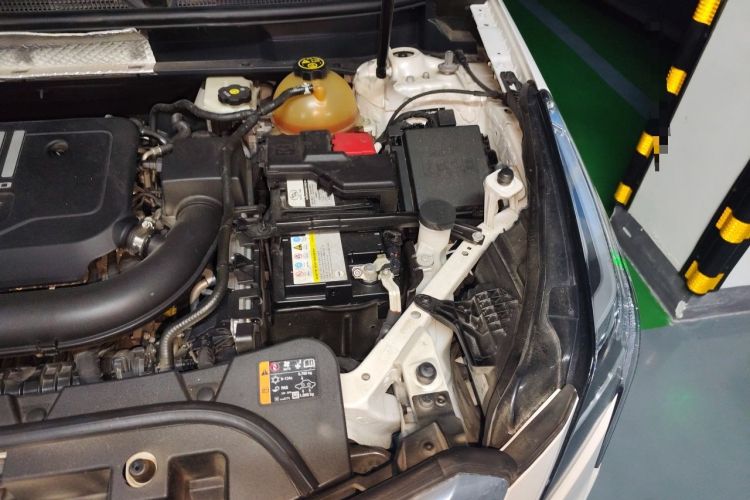 Used Cadillac XT5 2020 28T Luxury Version Engine Bay Left