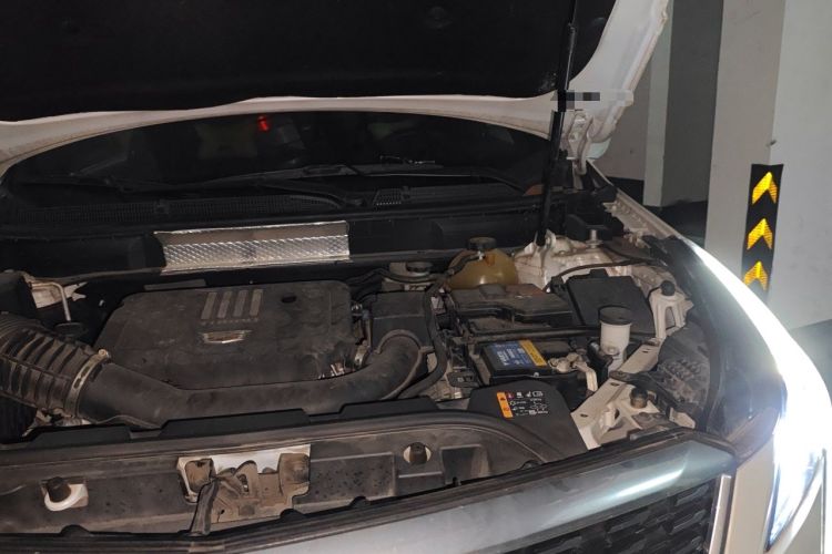 Used Cadillac XT5 2020 28T Luxury Version Engine Bay Left