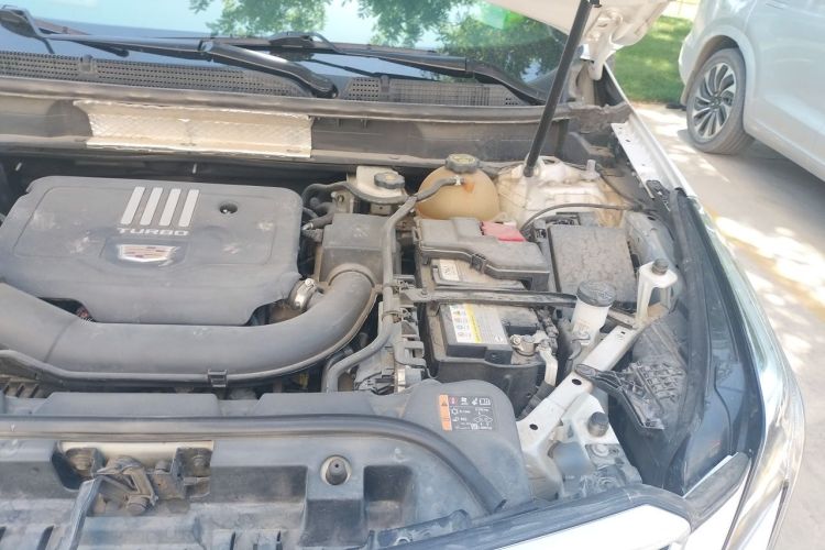 Used Cadillac XT5 2020 28T Luxury Version Engine Bay Left