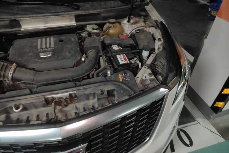 Used Cadillac XT5 2020 Revised Version 28T Luxury Edition Engine Bay Left