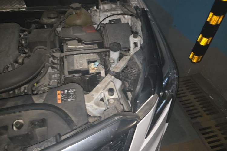 Used Cadillac XT5 2020 28T Four-Wheel Drive Luxury Version Engine Bay Left