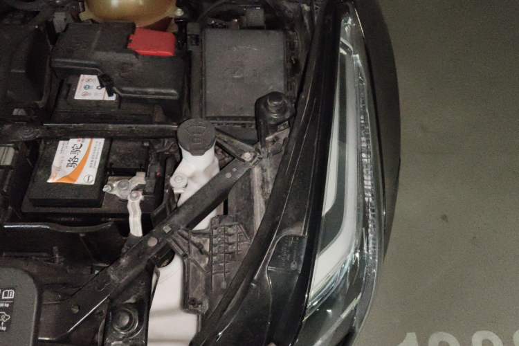Used Cadillac XT5 2020 28T Luxury Version Engine Bay Left