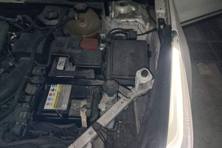 Used Cadillac XT5 2020 Revised Version 28T Luxury Edition Engine Bay Left