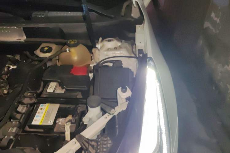 Used Cadillac XT5 2020 28T Luxury Version Engine Bay Left