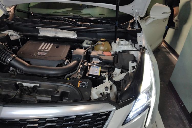 Used Cadillac XT5 2020 28T Luxury Version Engine Bay Left