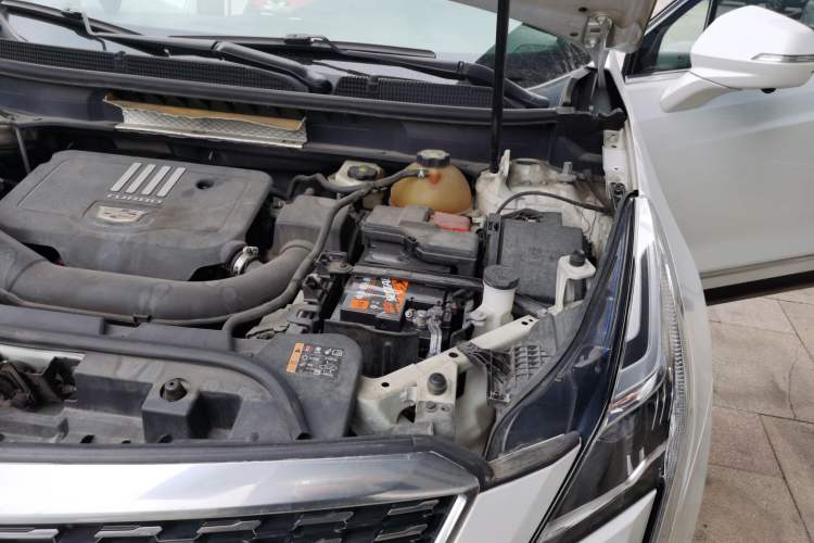 Used Cadillac XT5 2020 28T Luxury Version Engine Bay Left
