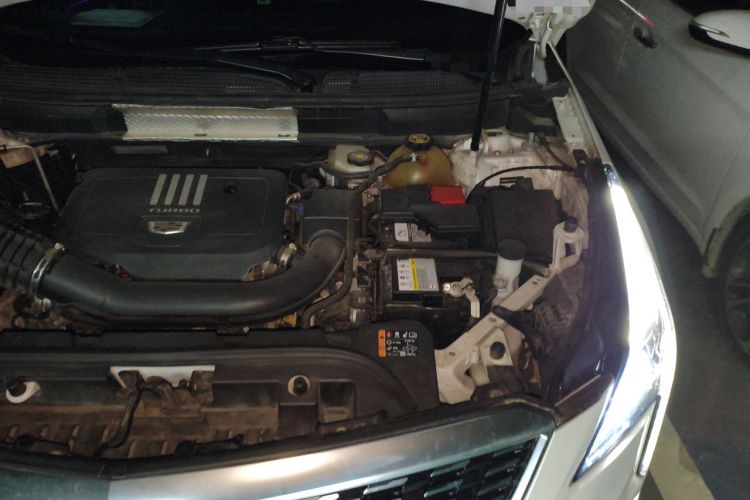 Used Cadillac XT5 2020 Revised Version 28T Luxury Edition Engine Bay Left
