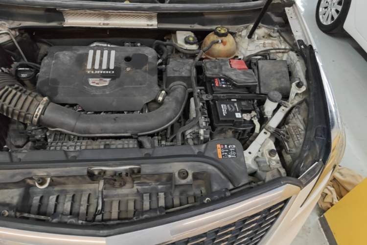 Used Cadillac XT5 2020 28T Luxury Version Engine Bay Left