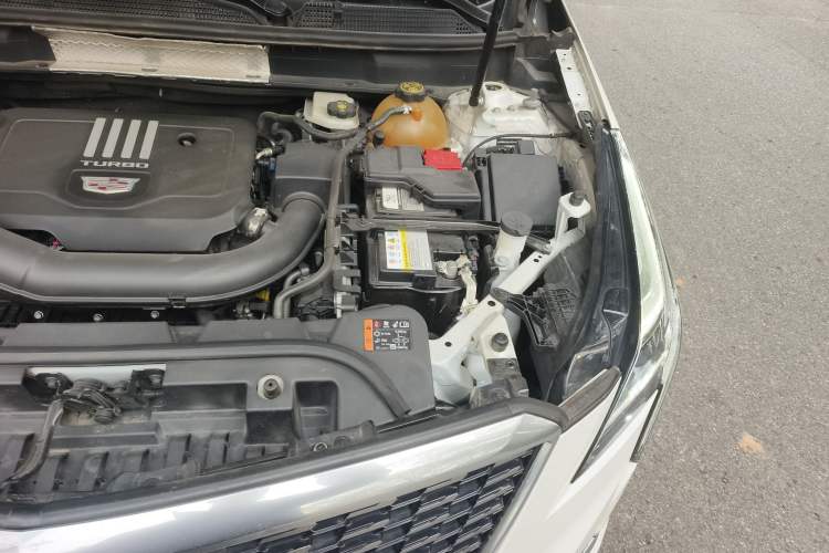 Used Cadillac XT5 2020 28T Four-Wheel Drive Luxury Version Engine Bay Left