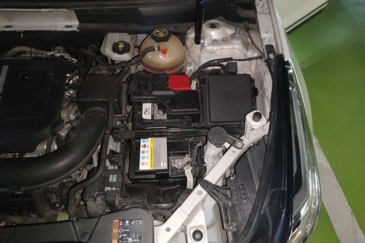 Used Cadillac XT5 2020 28T Luxury Version Engine Bay Left