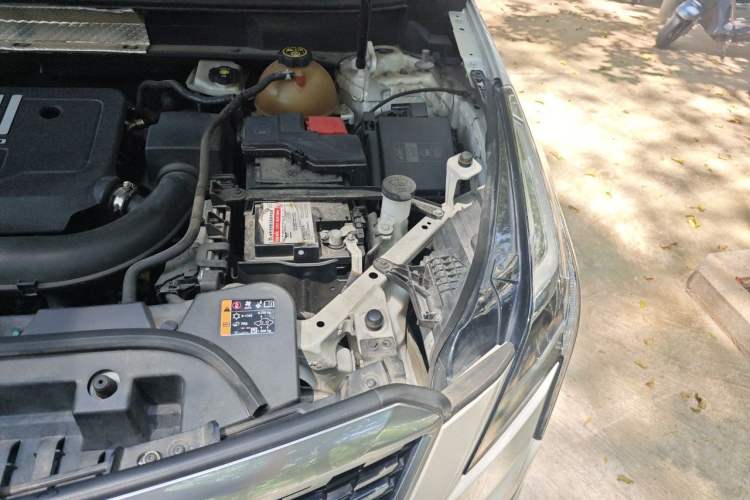 Used Cadillac XT5 2020 Revised Version 28T Luxury Edition Engine Bay Left