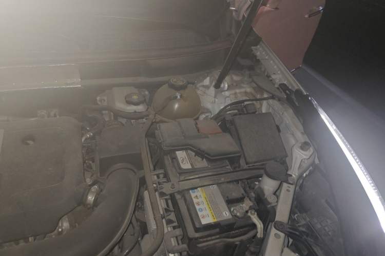 Used Cadillac XT5 2020 28T Luxury Version Engine Bay Left
