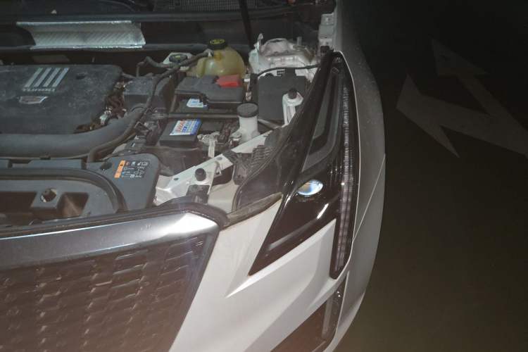 Used Cadillac XT5 2020 28T Luxury Version Engine Bay Left