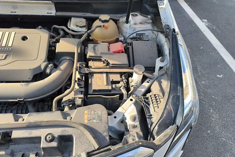 Used Cadillac XT5 2020 Revised Version 28T Luxury Edition Engine Bay Left