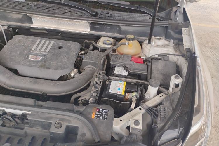 Used Cadillac XT5 2020 28T Luxury Version Engine Bay Left