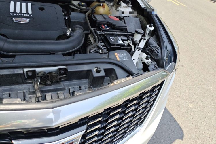 Used Cadillac XT5 2020 28T 4x4 Platinum Sport Edition Engine Bay Left