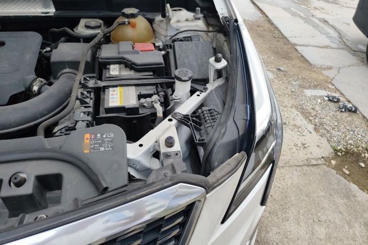 Used Cadillac XT5 2020 Revised Version 28T Luxury Edition Engine Bay Left