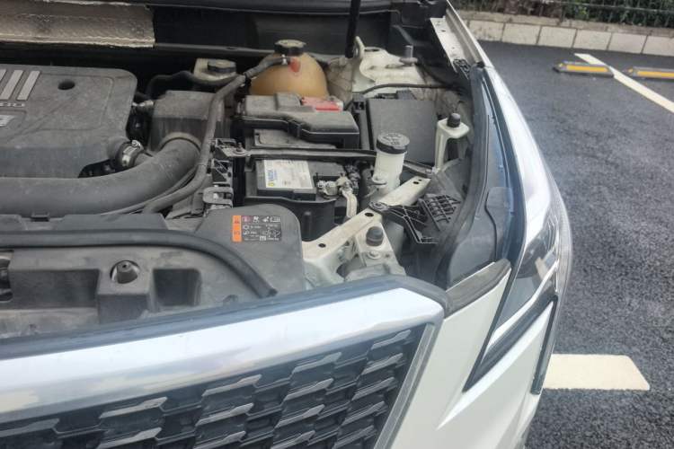 Used Cadillac XT5 2020 28T Luxury Version Engine Bay Left