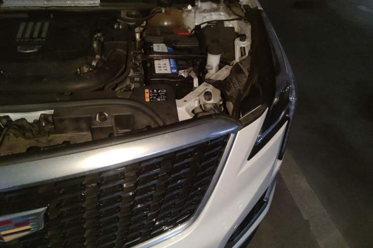 Used Cadillac XT5 2020 28T Luxury Version Engine Bay Left