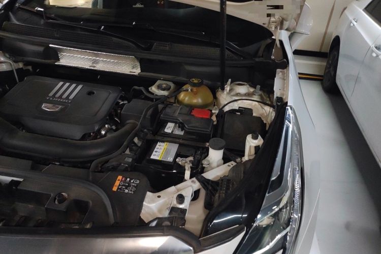 Used Cadillac XT5 2020 28T Luxury Version Engine Bay Left