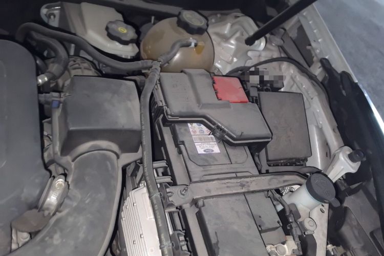 Used Cadillac XT5 2020 Revised Version 28T Luxury Edition Engine Bay Left