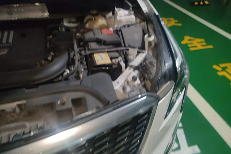 Used Cadillac XT5 2020 28T Luxury Version Engine Bay Left