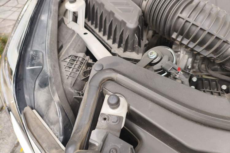 Used Cadillac XT5 2020 28T Four-Wheel Drive Luxury Version Engine Bay Right