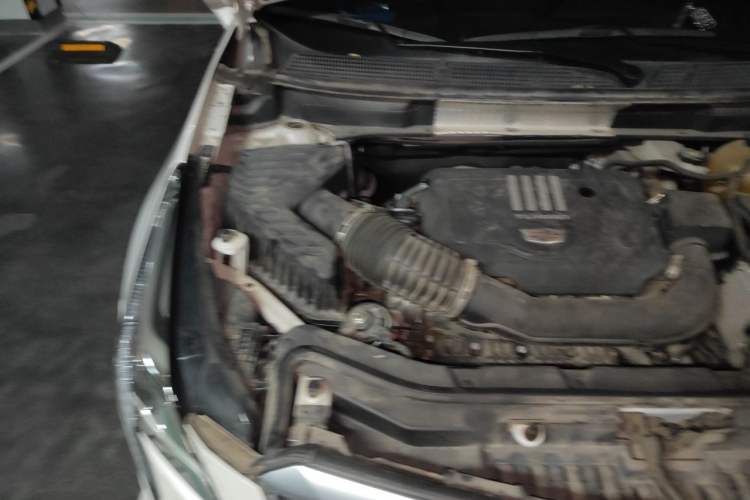Used Cadillac XT5 2020 Revised Version 28T Luxury Edition Engine Bay Right