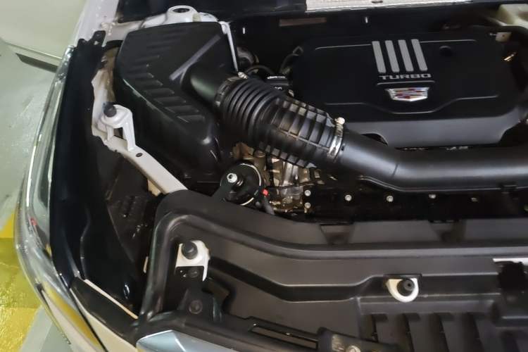 Used Cadillac XT5 2020 28T Luxury Version Engine Bay Right