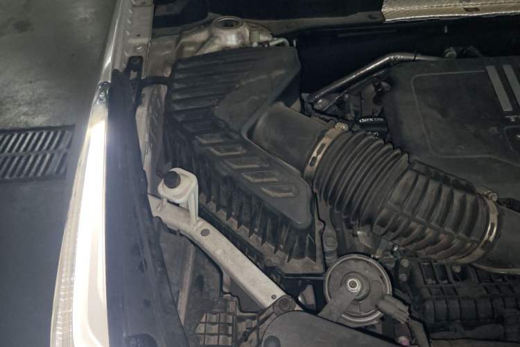 Used Cadillac XT5 2020 Revised Version 28T Luxury Edition Engine Bay Right
