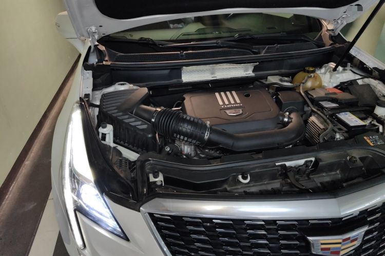 Used Cadillac XT5 2020 28T Luxury Version Engine Bay Right