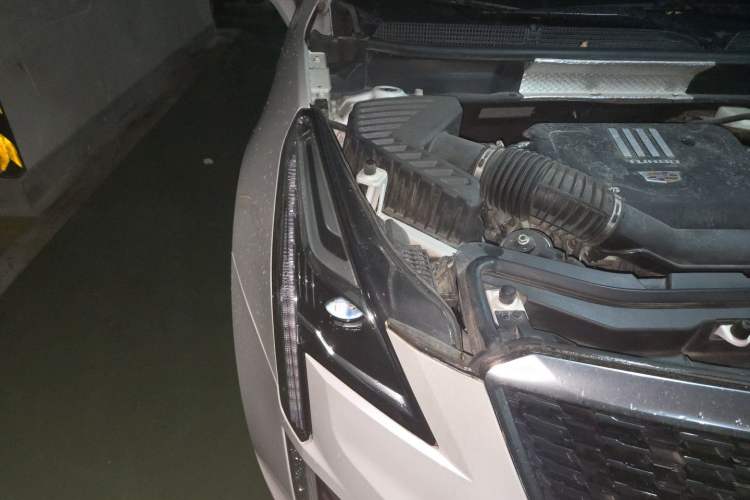 Used Cadillac XT5 2020 28T Luxury Version Engine Bay Right