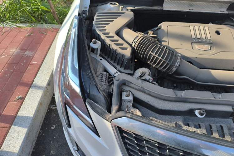 Used Cadillac XT5 2020 Revised Version 28T Luxury Edition Engine Bay Right