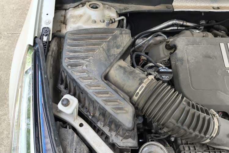 Used Cadillac XT5 2020 28T Four-Wheel Drive Tech Version Engine Bay Right