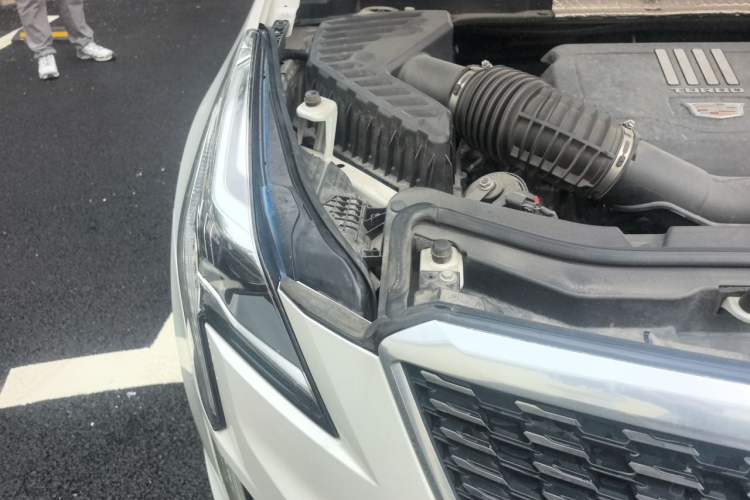 Used Cadillac XT5 2020 28T Luxury Version Engine Bay Right