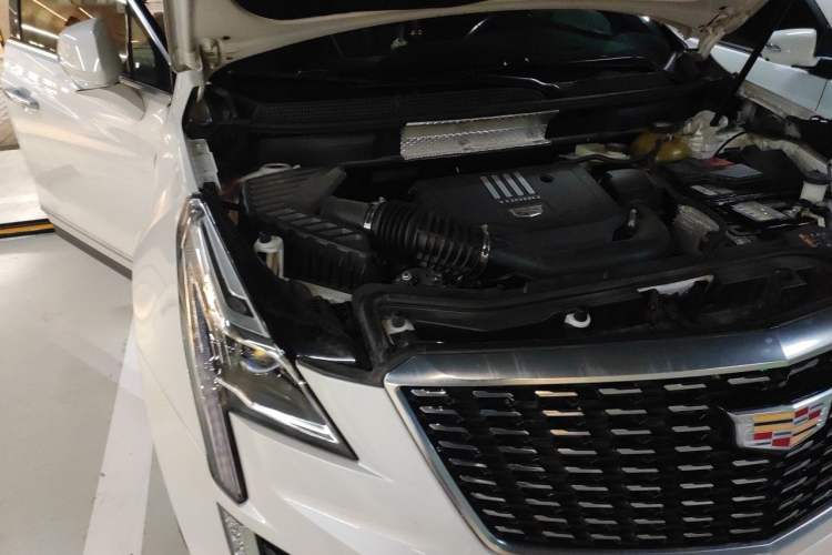 Used Cadillac XT5 2020 28T Luxury Version Engine Bay Right