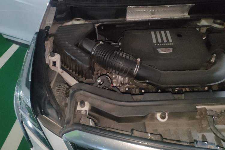Used Cadillac XT5 2020 28T Luxury Version Engine Bay Right