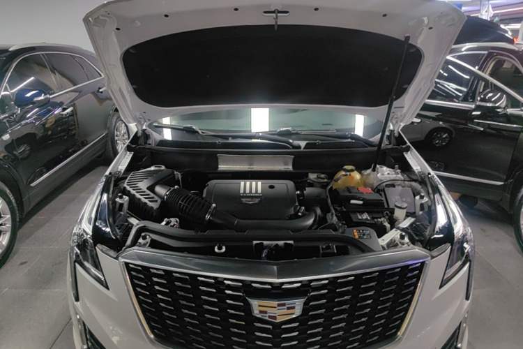 Used Cadillac XT5 2020 28T Tech Edition Engine Bay