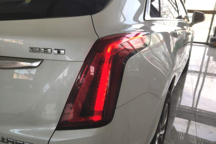 Used Cadillac XT5 2020 28T Luxury Version Exterior 2