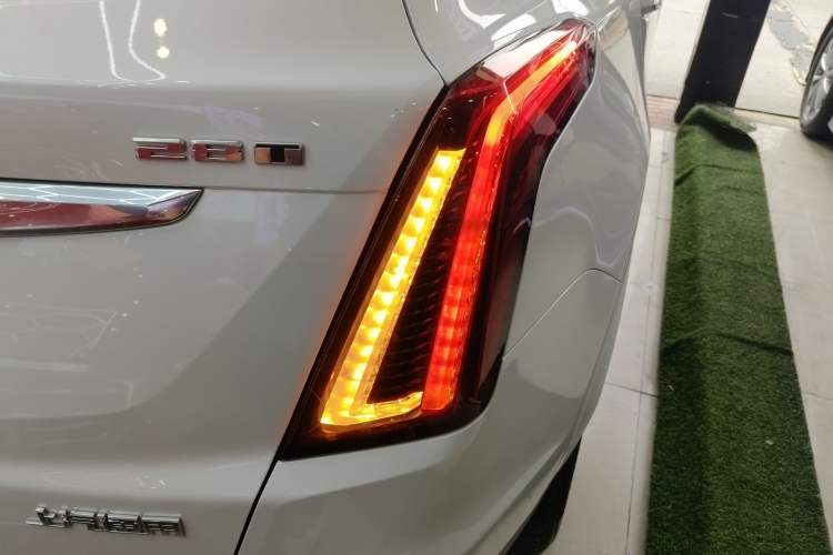Used Cadillac XT5 2020 28T Luxury Version Exterior 3