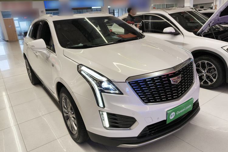Used Cadillac XT5 2020 28T Luxury Version Front Right 45 Deg