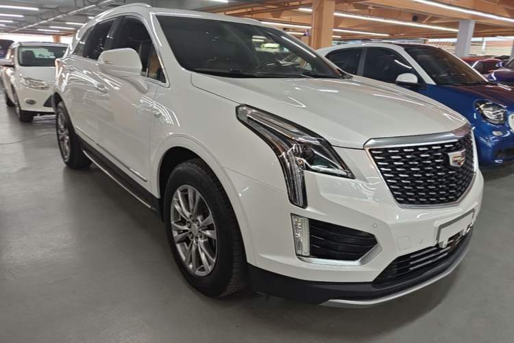 Used Cadillac XT5 2020 28T Luxury Version Front Right 45 Deg