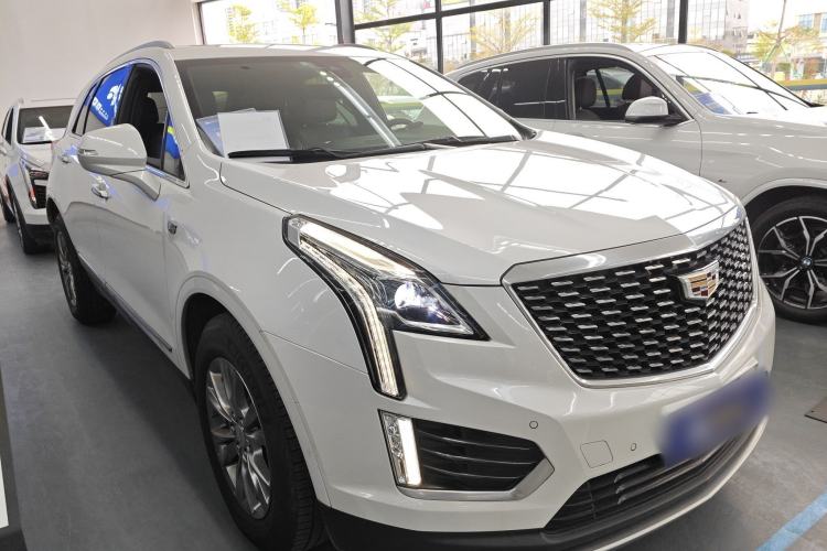 Used Cadillac XT5 2020 28T Luxury Version Front Right 45 Deg