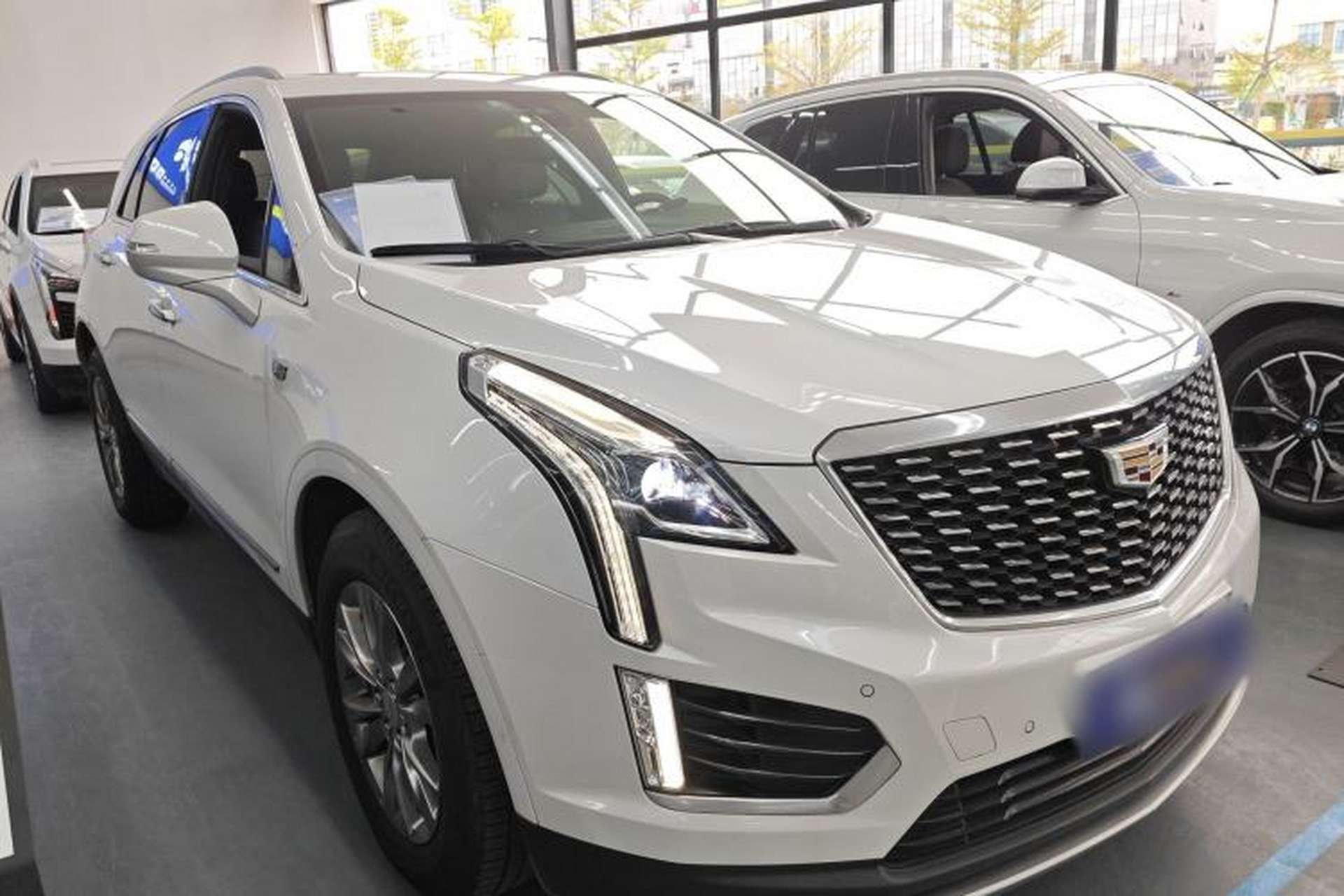 Used Cadillac XT5 2020 28T Luxury Version Front Right 45 Deg