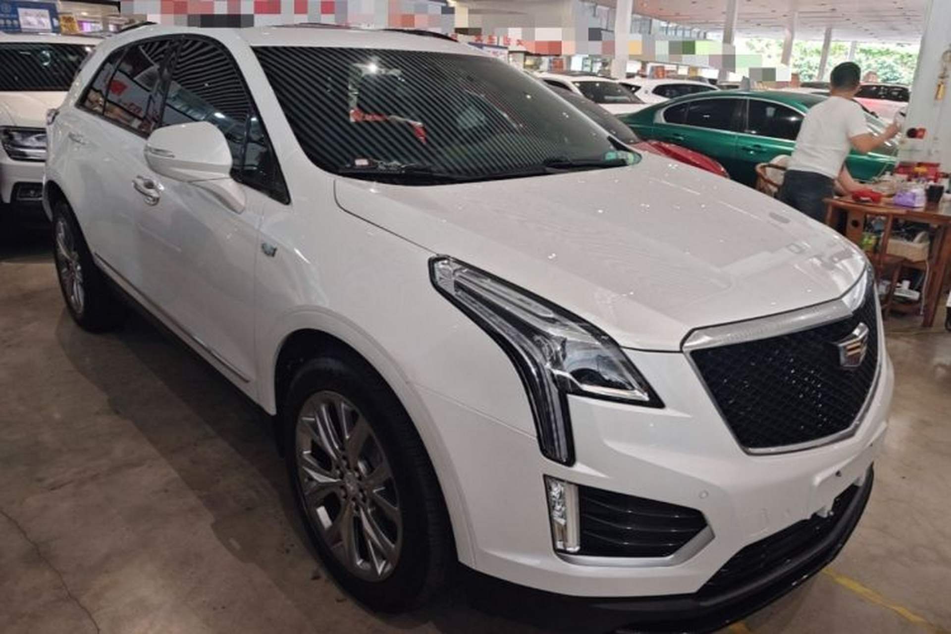 Used Cadillac XT5 2020 28T 4x4 Leading Sport Model Front Right 45 Deg