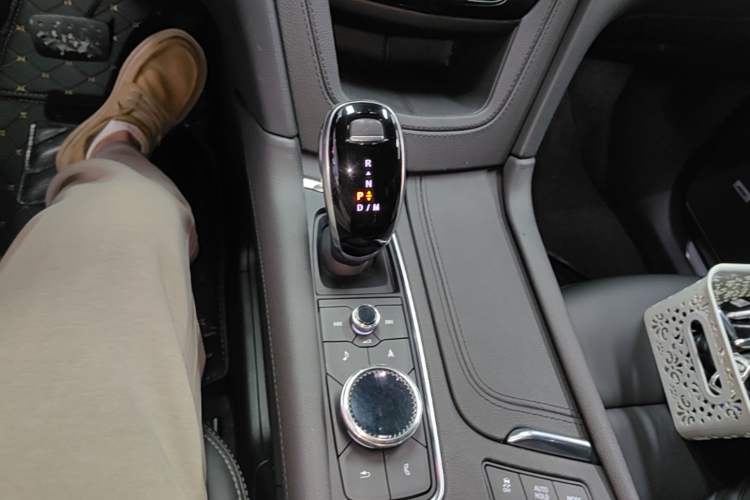 Used Cadillac XT5 2020 Revised Version 28T Luxury Edition Gear Lever