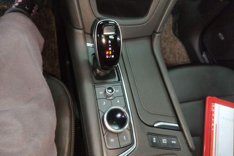 Used Cadillac XT5 2020 Revised Version 28T Luxury Edition Gear Lever