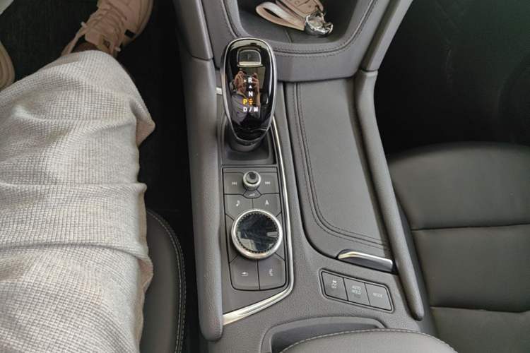 Used Cadillac XT5 2020 Revised Version 28T Luxury Edition Gear Lever