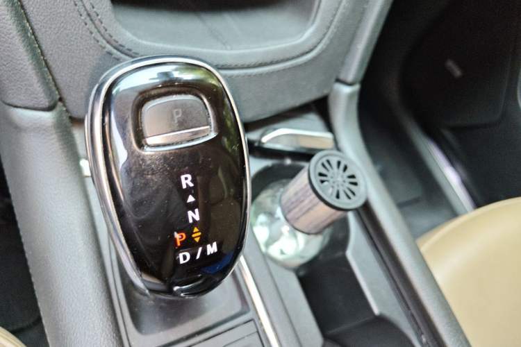 Used Cadillac XT5 2020 28T 4x4 Platinum Sport Edition Gear Lever