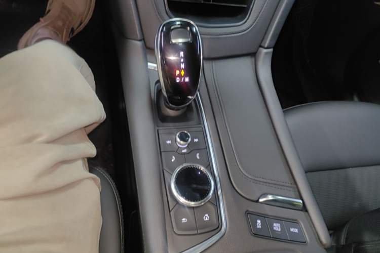 Used Cadillac XT5 2020 28T Tech Edition Gear Lever